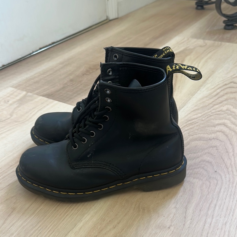 Dr. Martens Black Boots with Air-Cushioned Sole - Picture 2 of 3